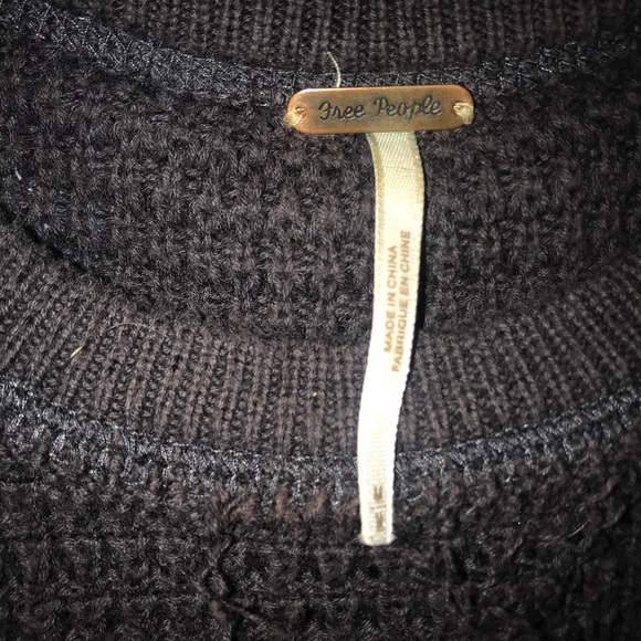 Free People cut out shoulder sweater - Picture 4 of 4